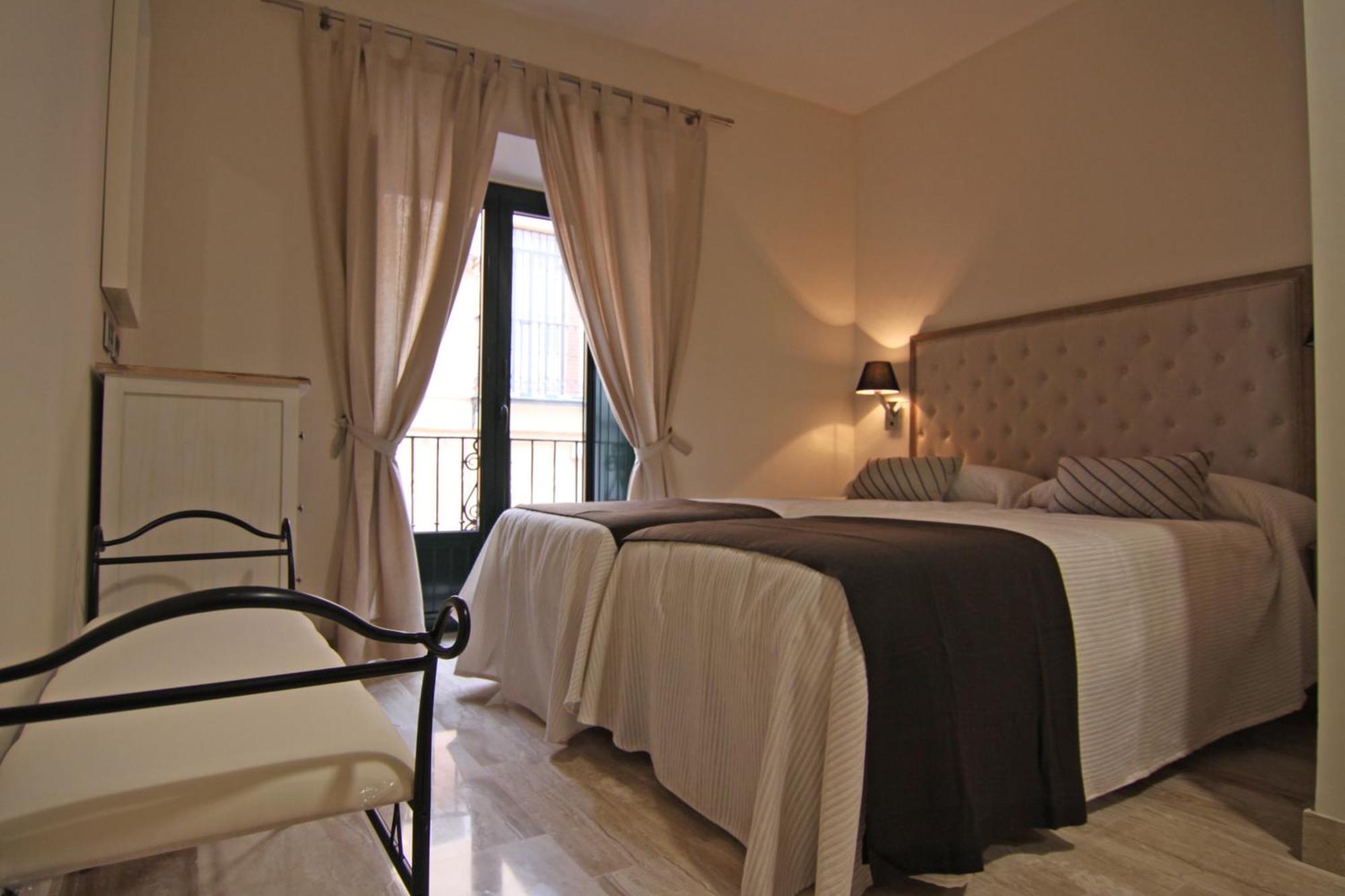Apartamentos Living Sevilla Centro Maestranza Eksteriør bilde