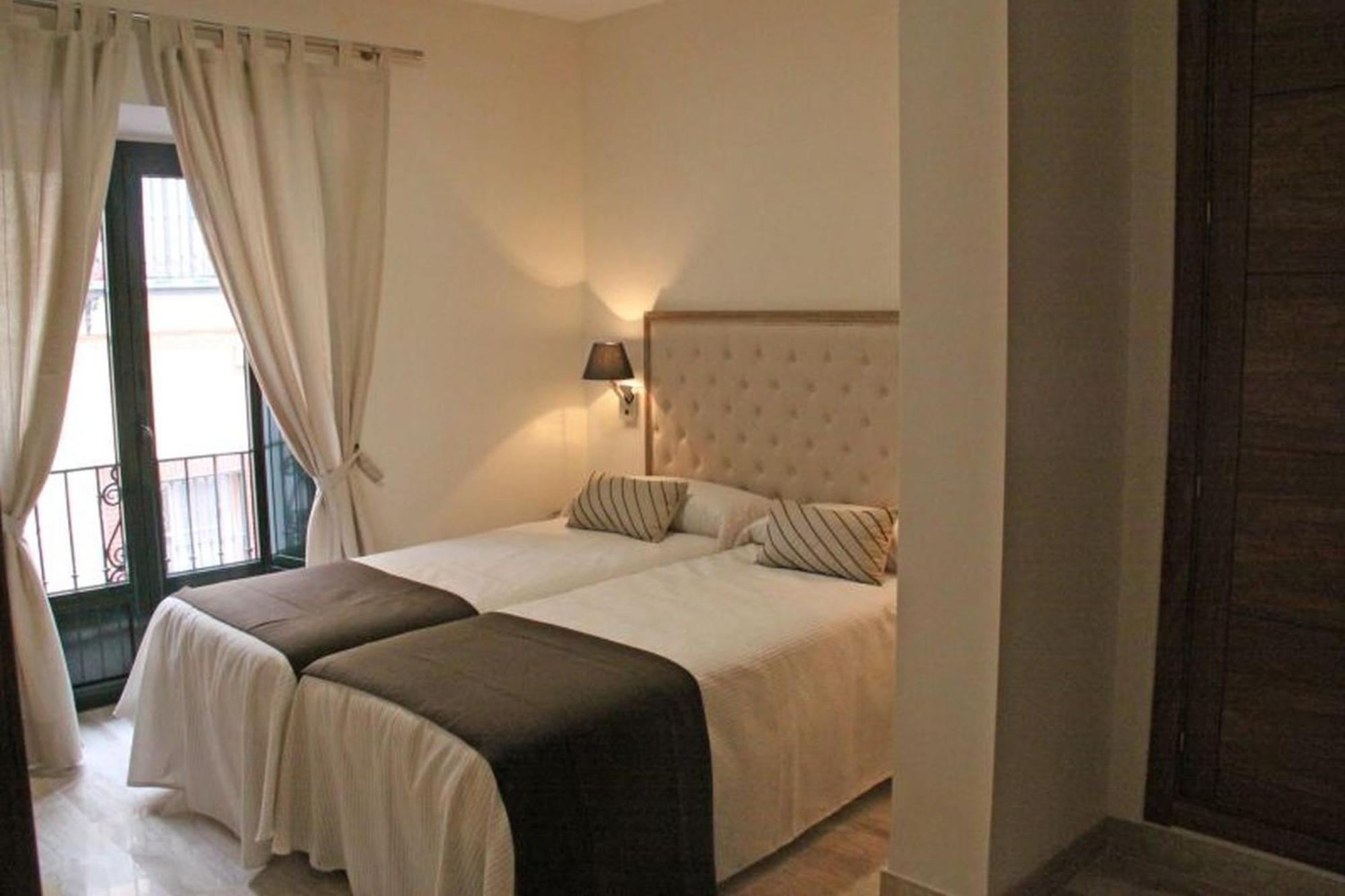 Apartamentos Living Sevilla Centro Maestranza Eksteriør bilde