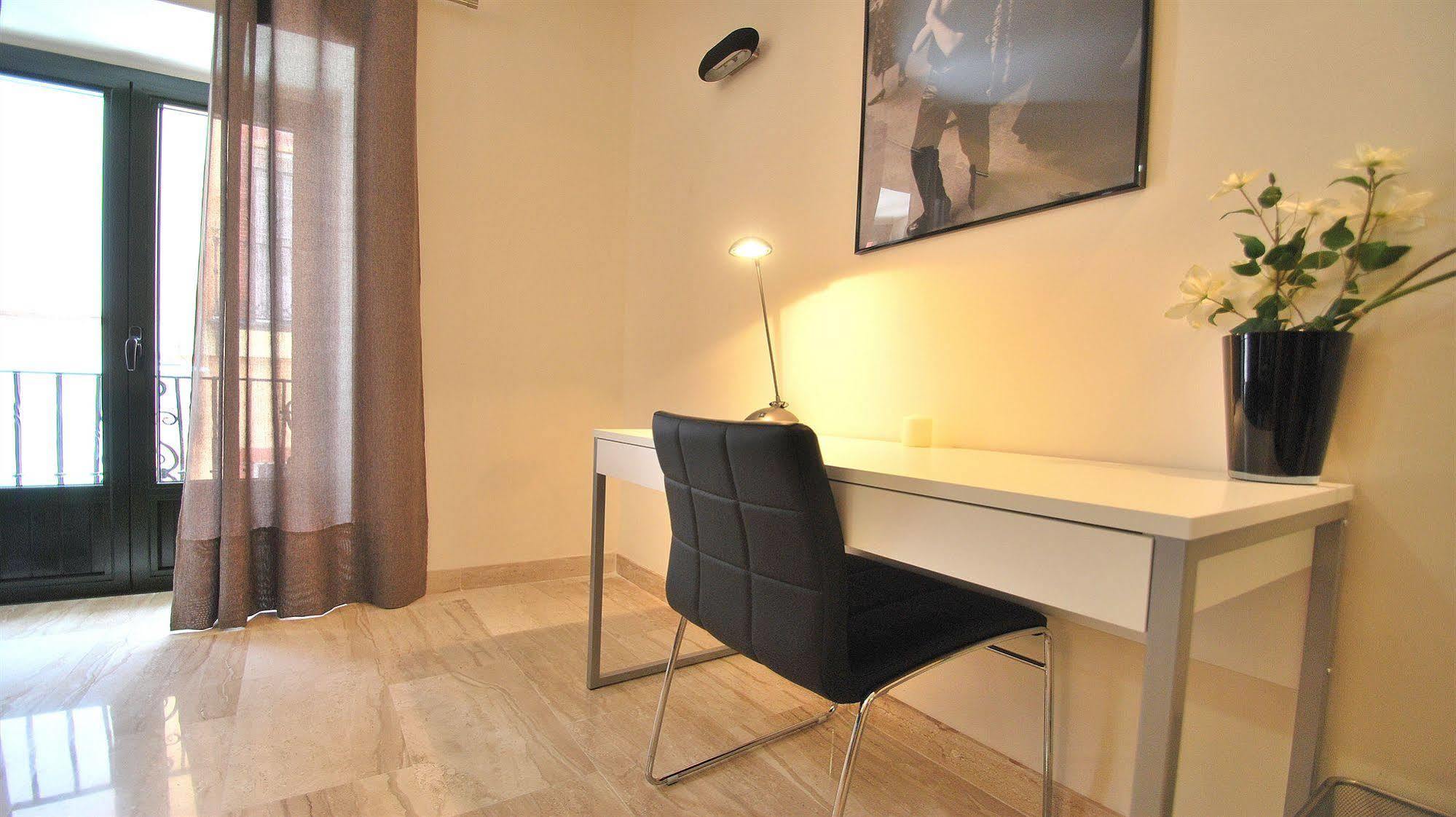Apartamentos Living Sevilla Centro Maestranza Eksteriør bilde