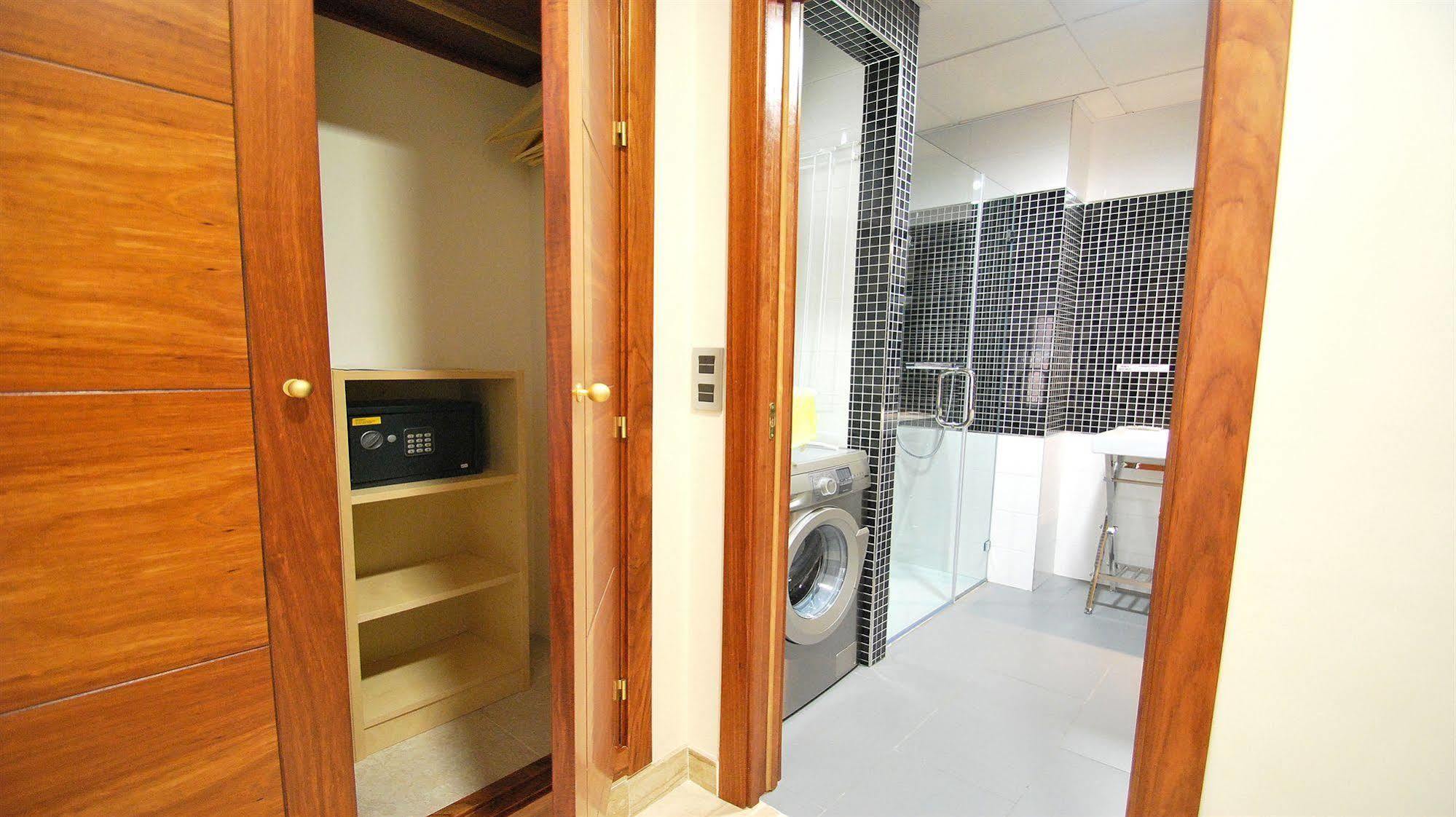 Apartamentos Living Sevilla Centro Maestranza Eksteriør bilde