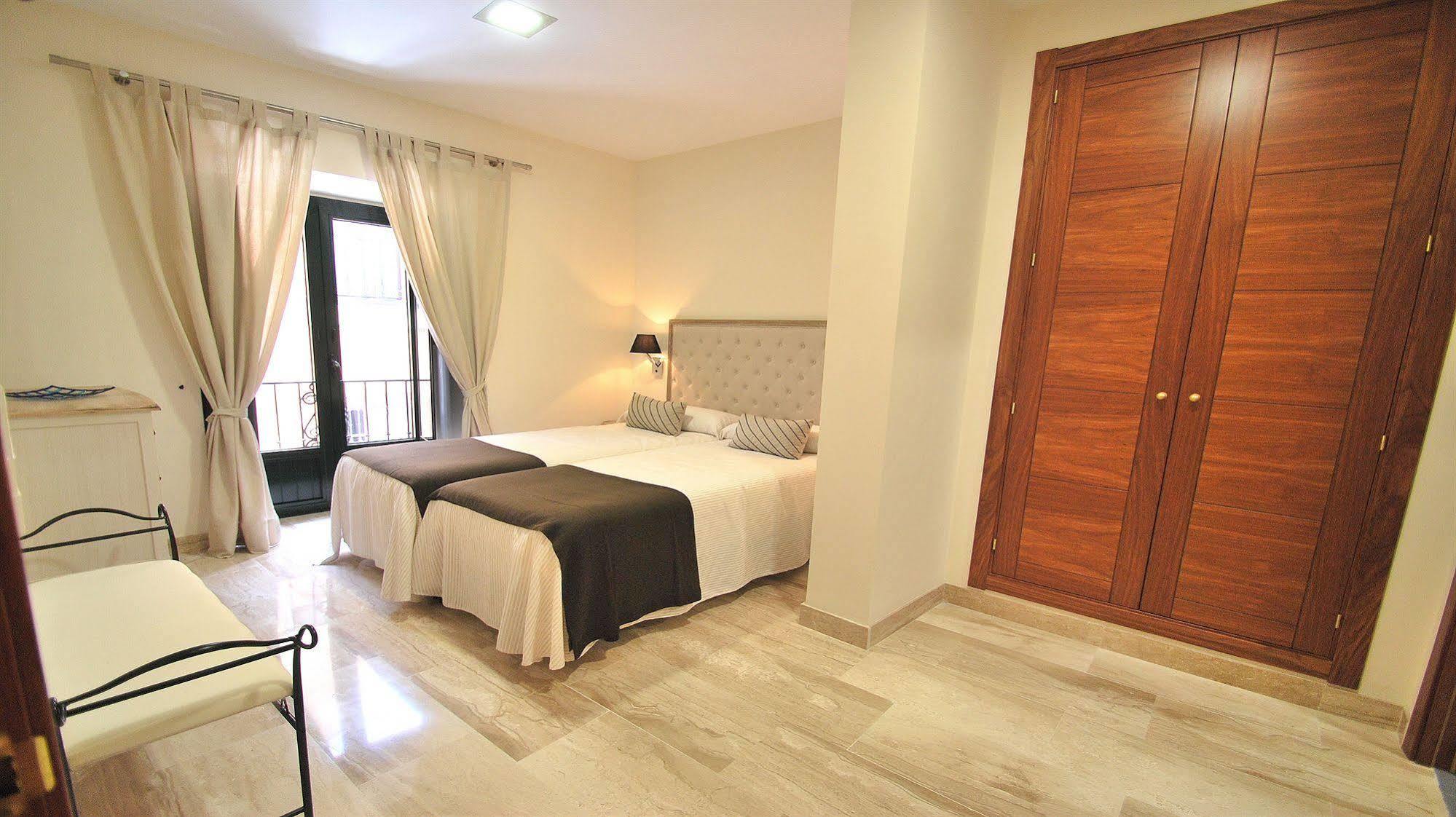 Apartamentos Living Sevilla Centro Maestranza Eksteriør bilde
