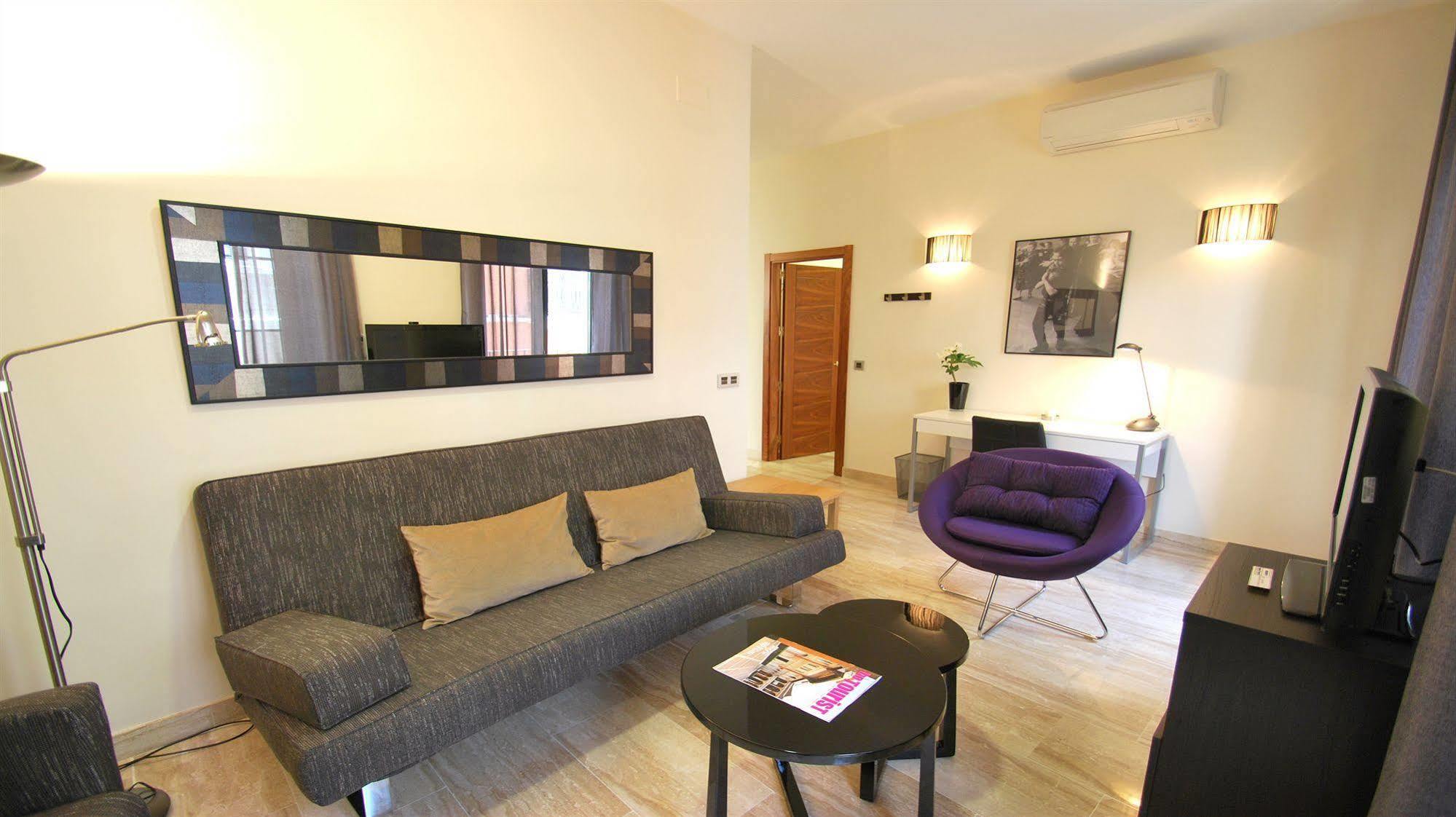 Apartamentos Living Sevilla Centro Maestranza Eksteriør bilde