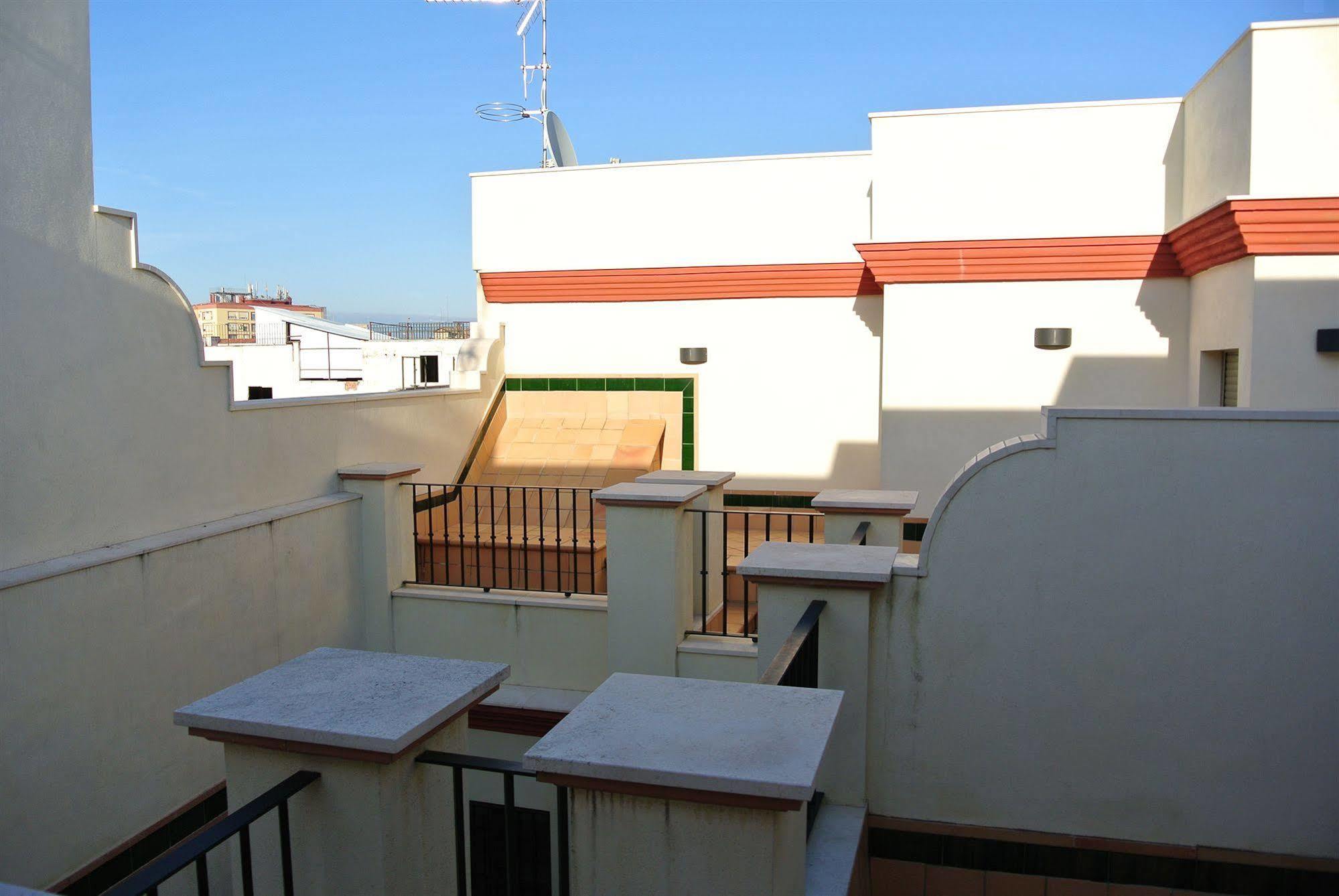 Apartamentos Living Sevilla Centro Maestranza Eksteriør bilde