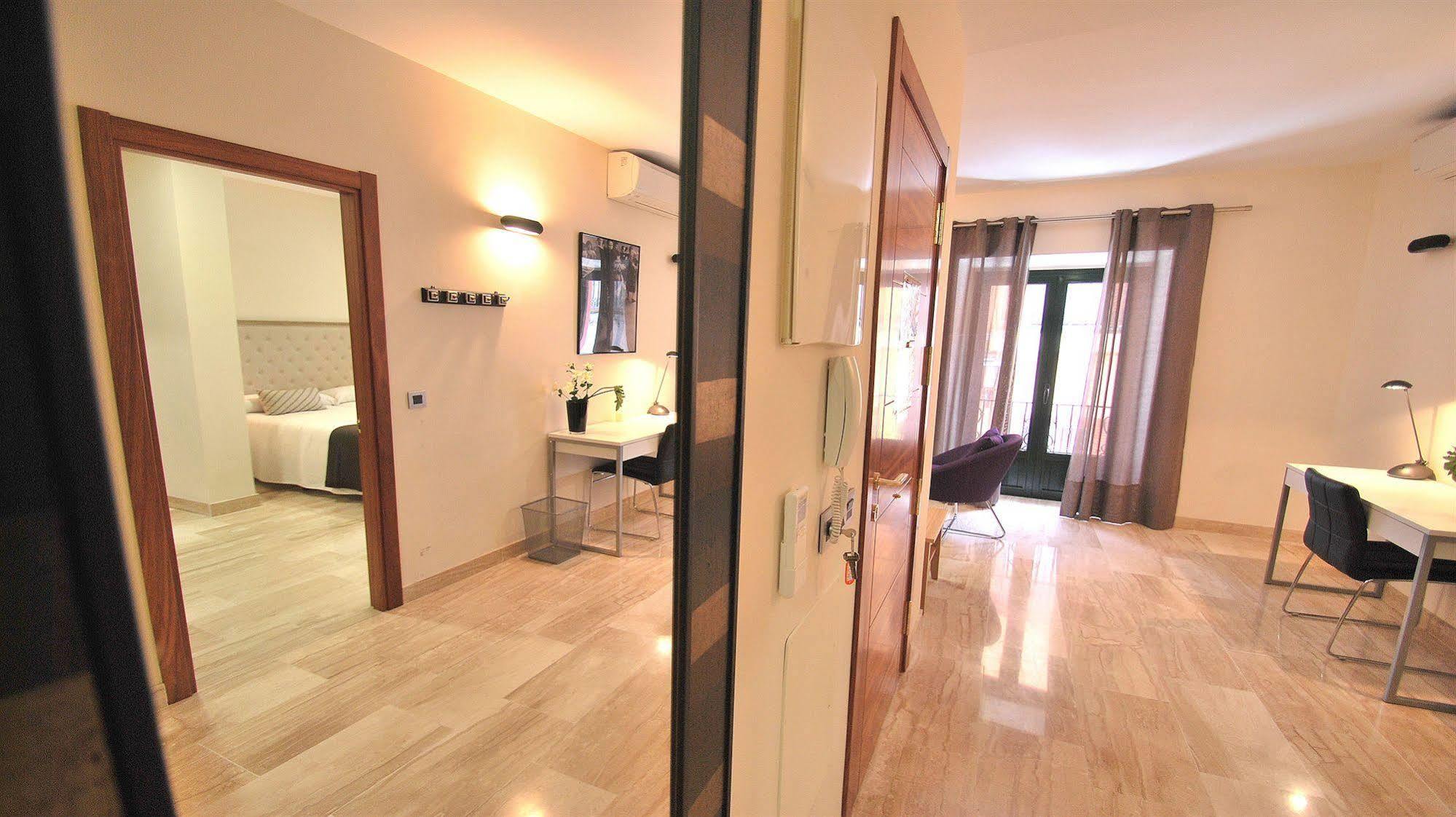 Apartamentos Living Sevilla Centro Maestranza Eksteriør bilde